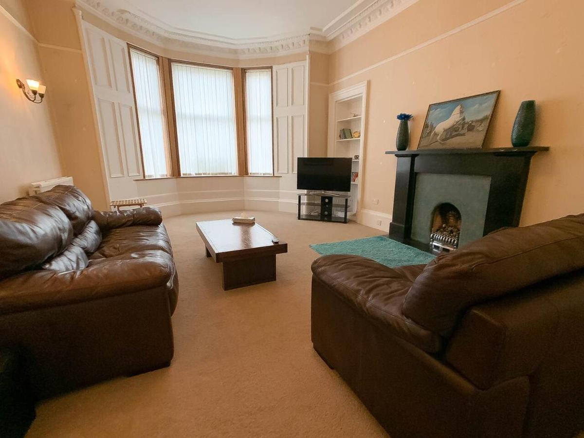 Large Glasgow South Family Home - Free Parking ภายนอก รูปภาพ