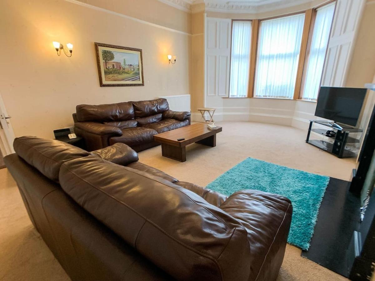 Large Glasgow South Family Home - Free Parking ภายนอก รูปภาพ