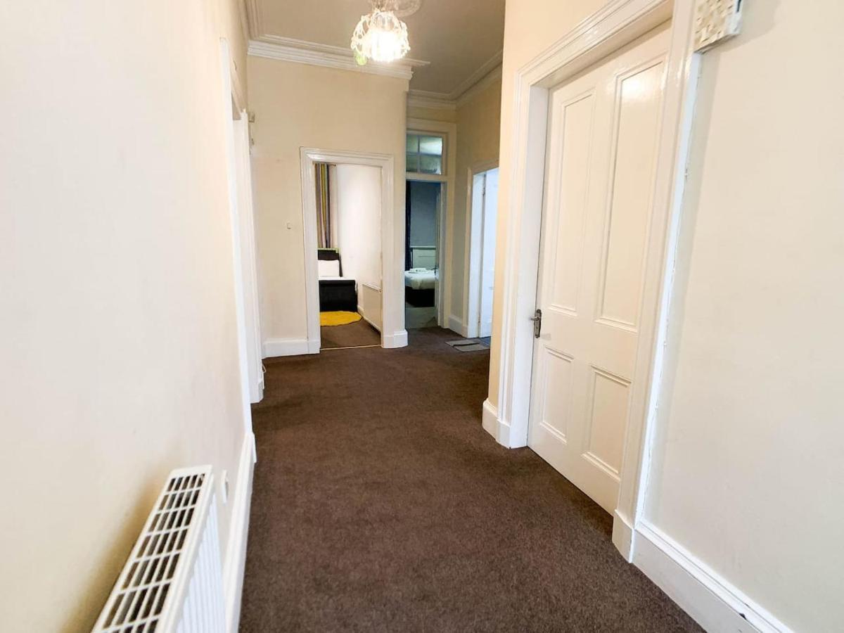 Large Glasgow South Family Home - Free Parking ภายนอก รูปภาพ