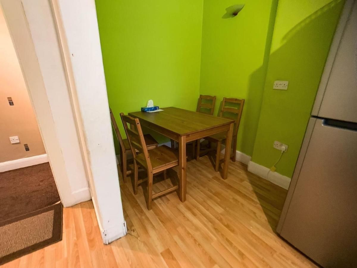 Large Glasgow South Family Home - Free Parking ภายนอก รูปภาพ